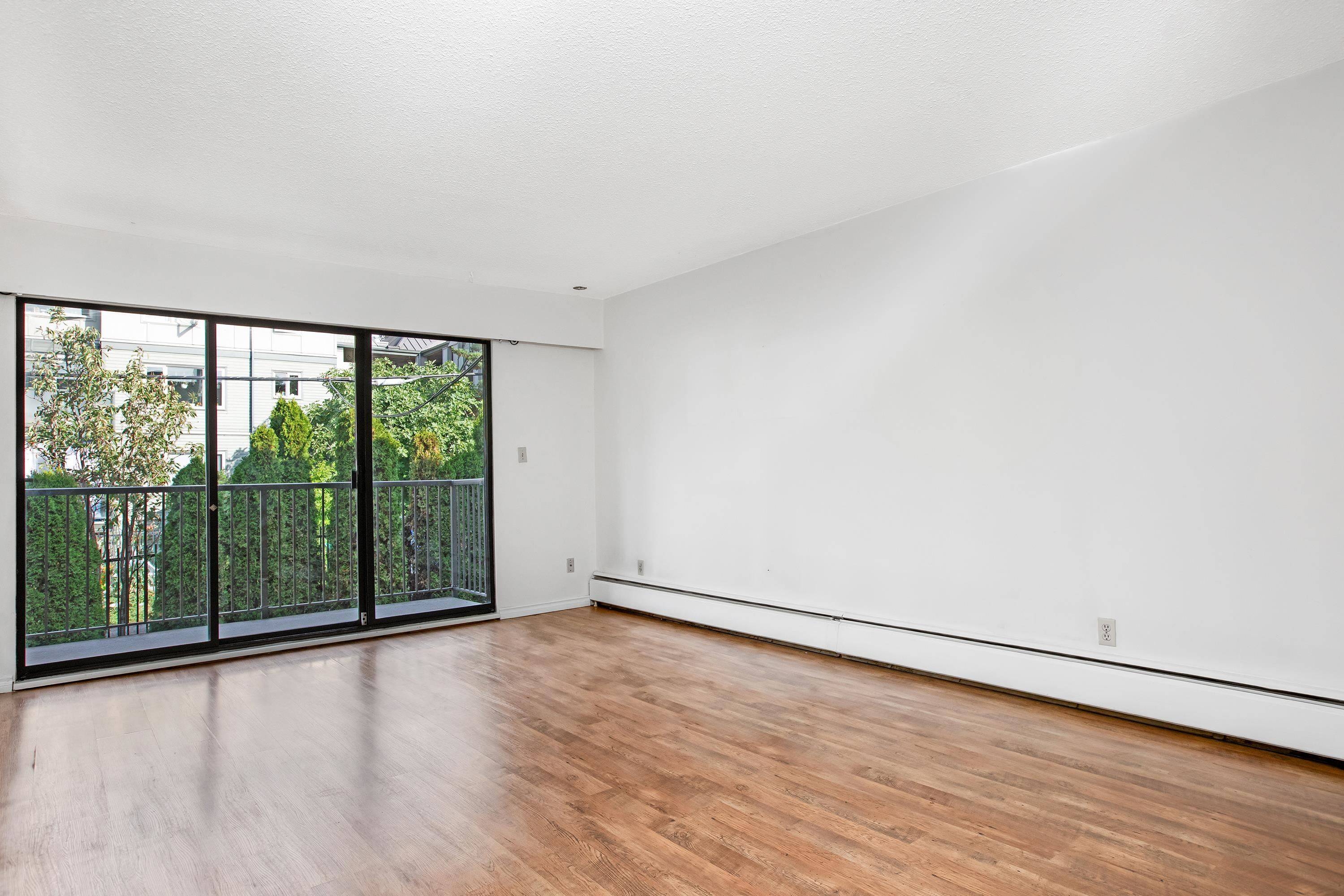 Vancouver, BC V5N 1J7,1585 E 4th AVE #204