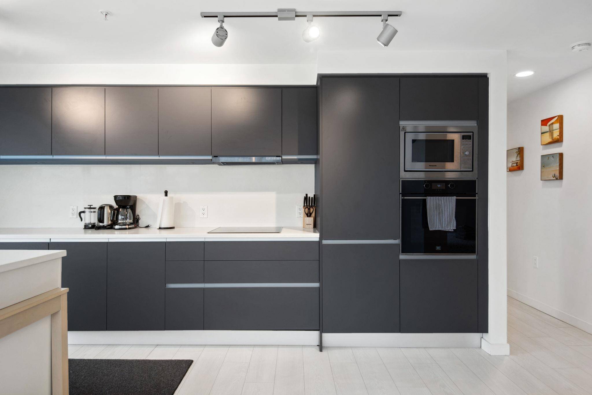 180 E 2nd AVE #602 Vancouver, BC V5T 0K4