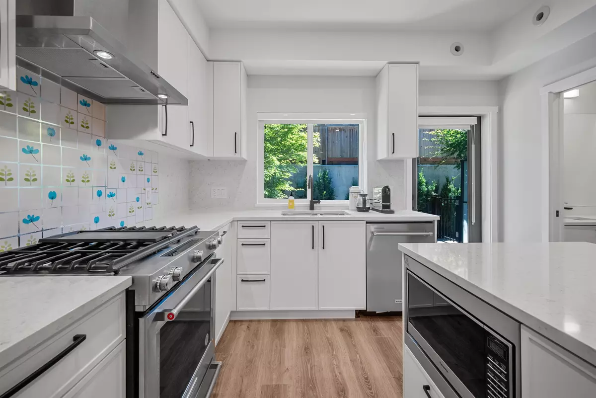 Port Moody, BC V3H 0N2,50 Seaview DR #24