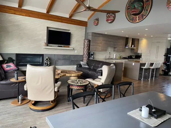North Vancouver, BC V7M 1A6,415 Esplanade AVE #29