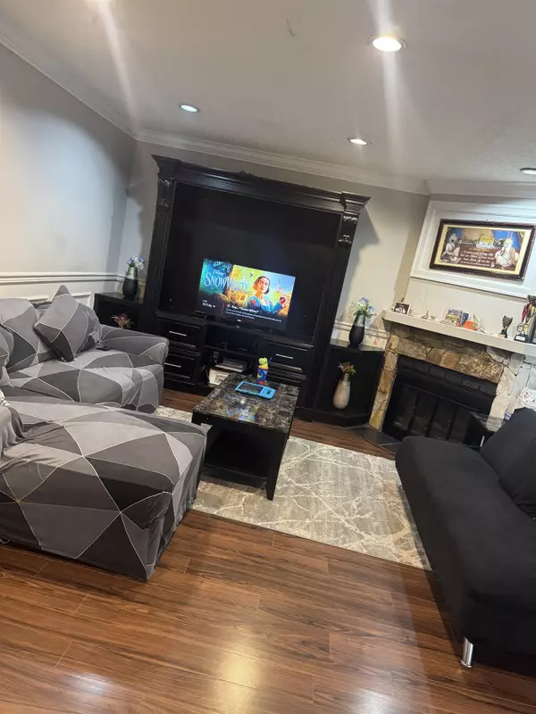 Surrey, BC V3W 7Z3,13317 70b AVE
