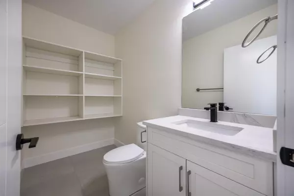 Port Coquitlam, BC V3B 4C9,3321 Oxford ST