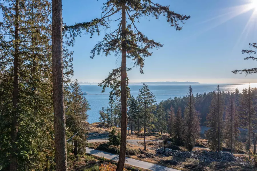 814 Mcintosh LN, Bowen Island, BC V0N 1G2