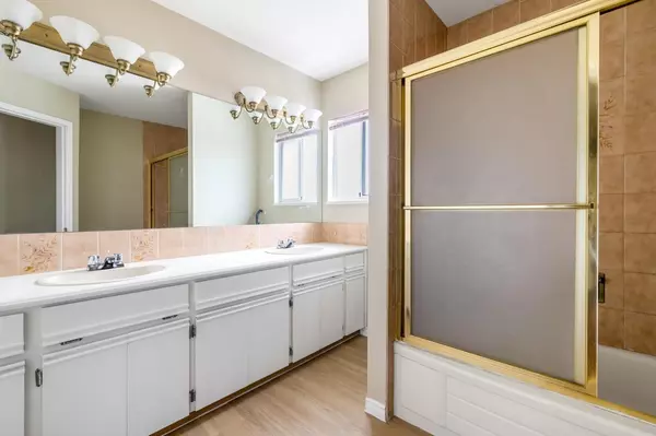 Coquitlam, BC V3K 6C6,394 Hickey DR