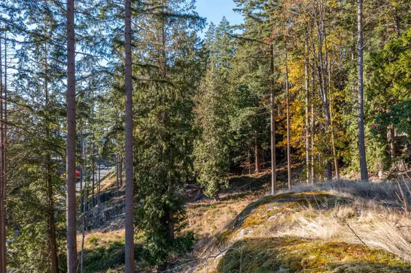 Bowen Island, BC V0N 1G2,822 Mcintosh LN