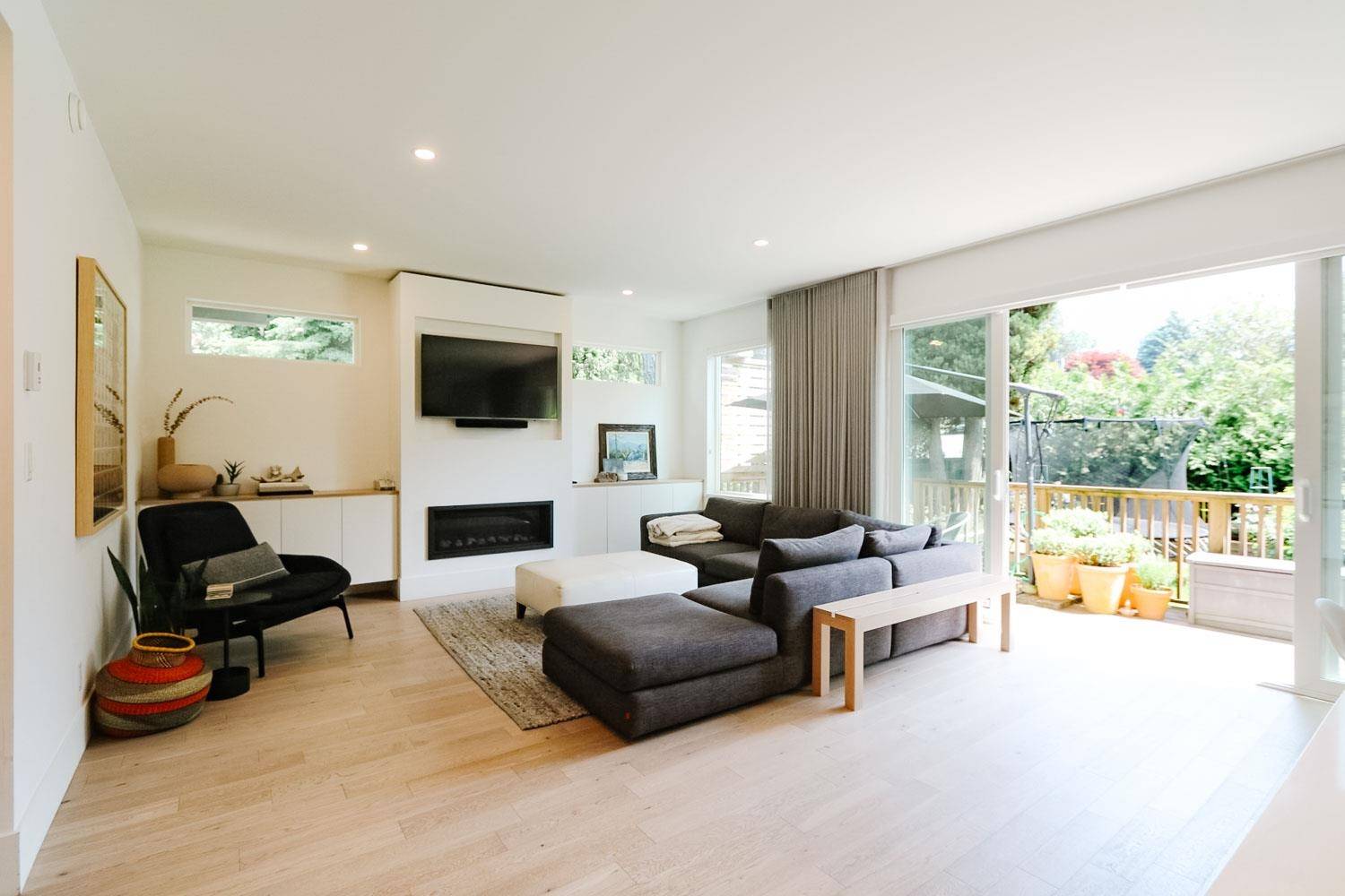 North Vancouver, BC V7M 3A9,1956 Westview AVE