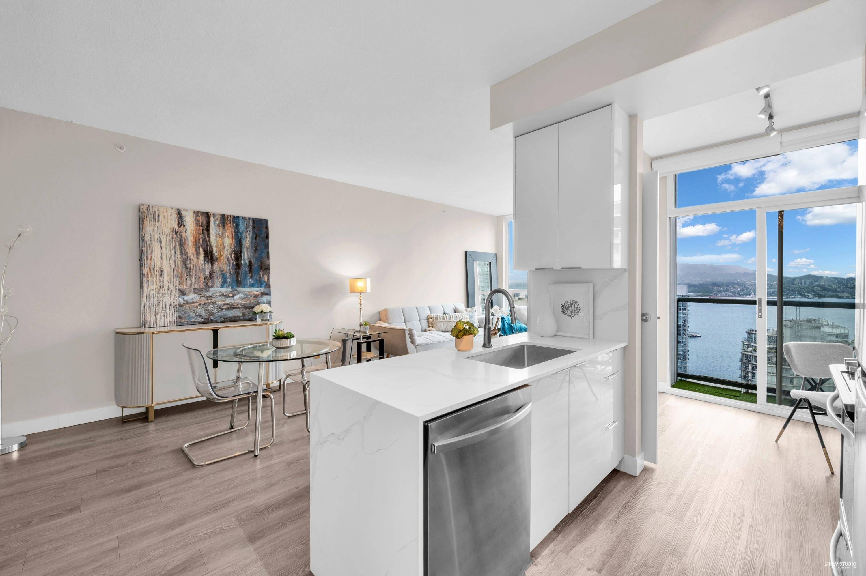 Vancouver, BC V6E 3J5,1239 W Georgia ST #3208