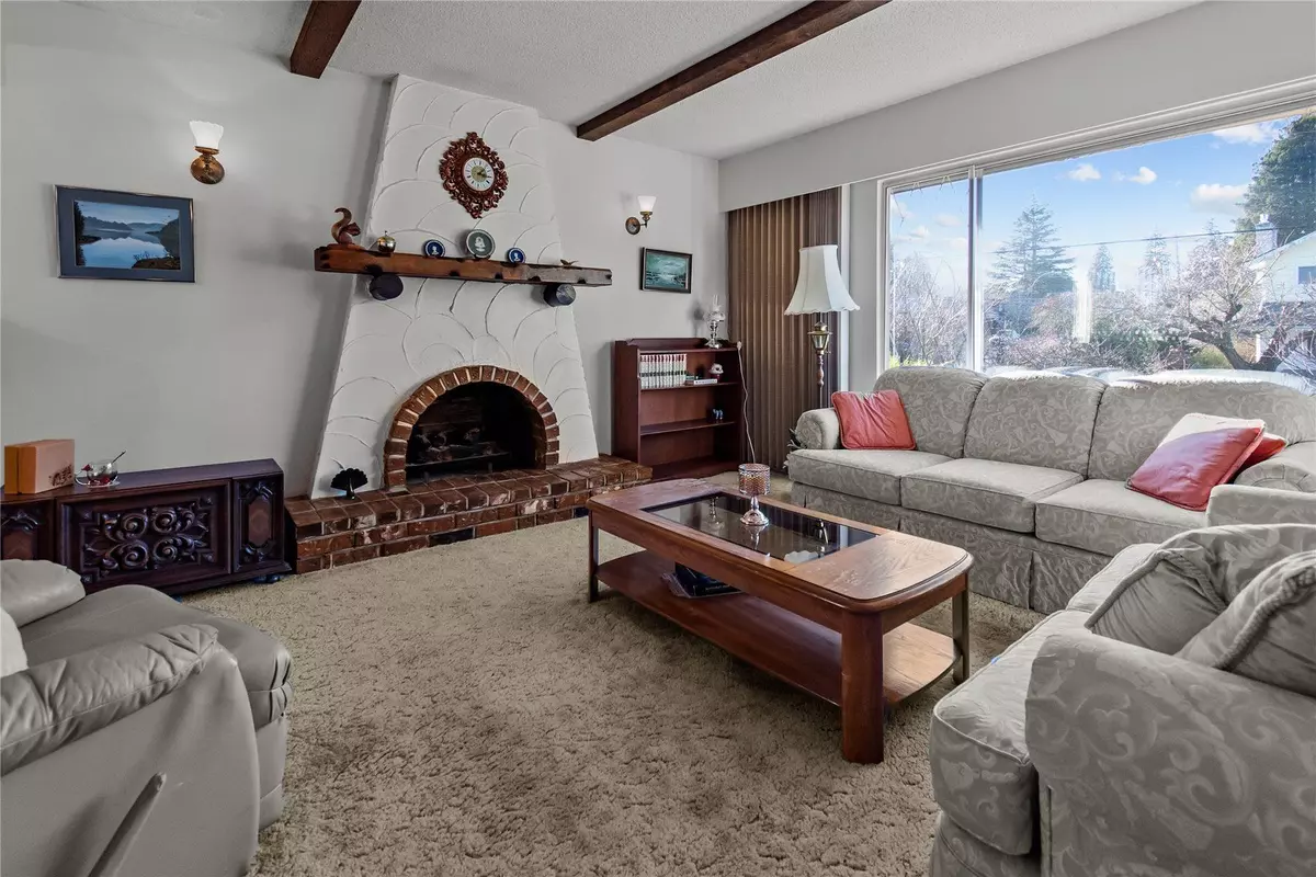 White Rock, BC V4B 4S5,1518 Parker PL