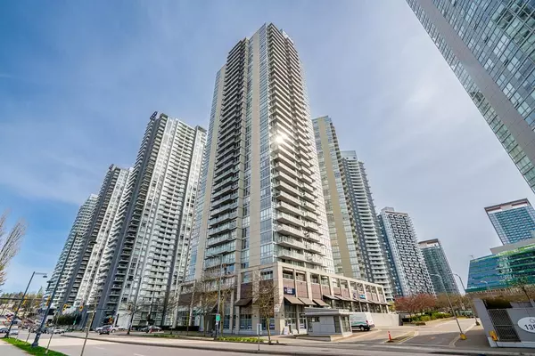 13688 100 AVE #2201, Surrey, BC V3T 0G5