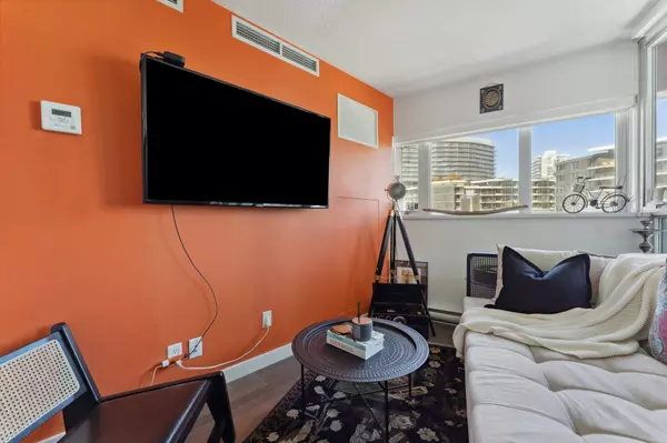 Vancouver, BC V6B 0A7,918 Cooperage WAY #1701