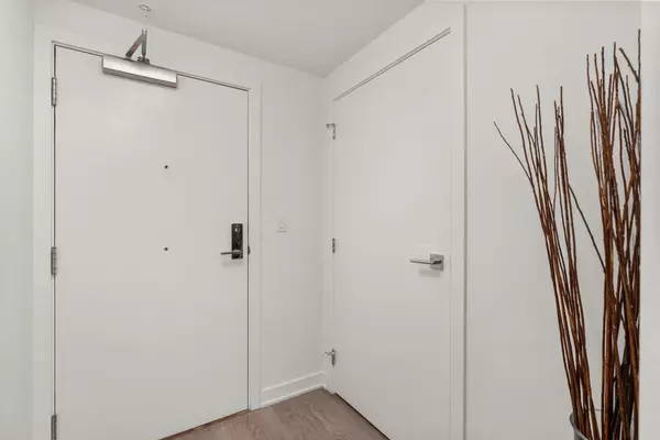 North Vancouver, BC V7J 0E2,1401 Hunter ST #1206