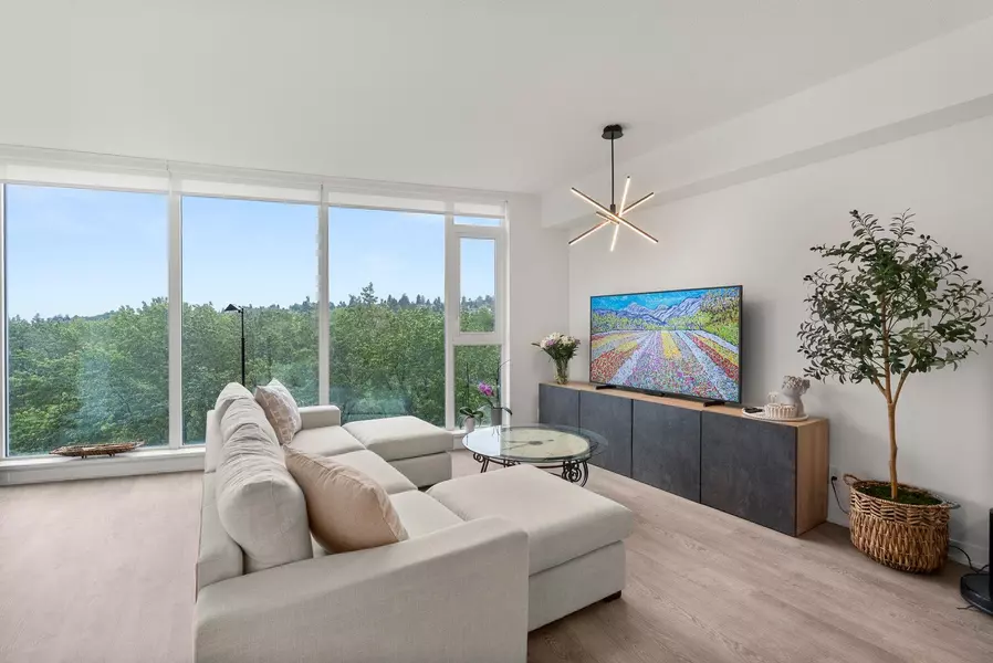1401 Hunter ST #1206, North Vancouver, BC V7J 0E2