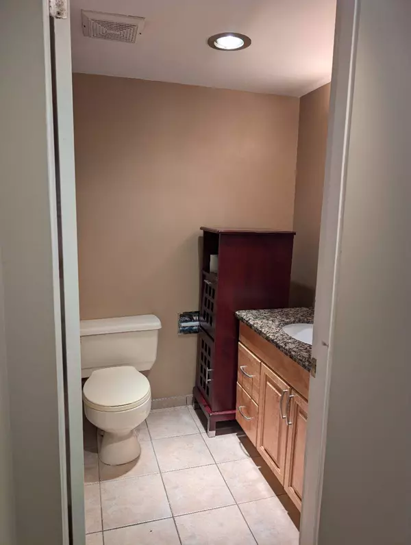 Burnaby, BC V5H 3Z5,5645 Barker AVE #103