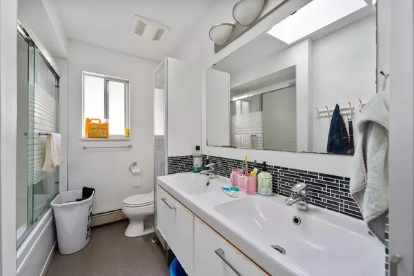 Vancouver, BC V5R 2W6,2663 E 41st AVE