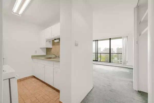 Vancouver, BC V6E 1S8,1330 Harwood ST #2103