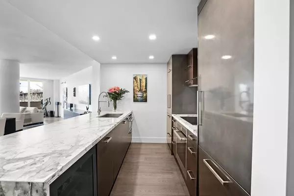 Vancouver, BC V6Z 2L9,1600 Howe ST #202