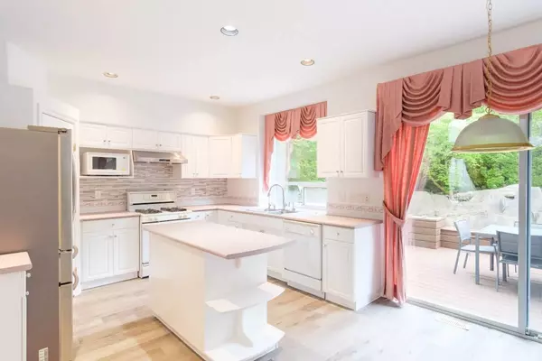 Coquitlam, BC V3E 3E3,1602 Blue Jay PL