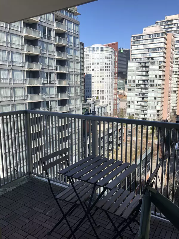1055 Richards ST #1705 Vancouver, BC V6B 0C2