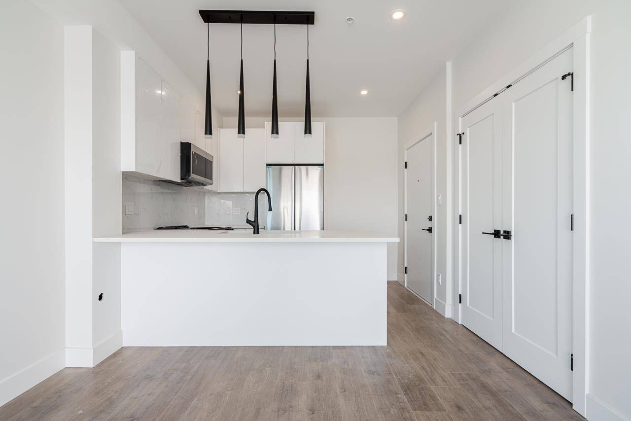 Surrey, BC V0V 0V0,185 175a ST #502