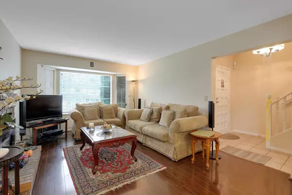Surrey, BC V3V 7P8,8874 143a ST