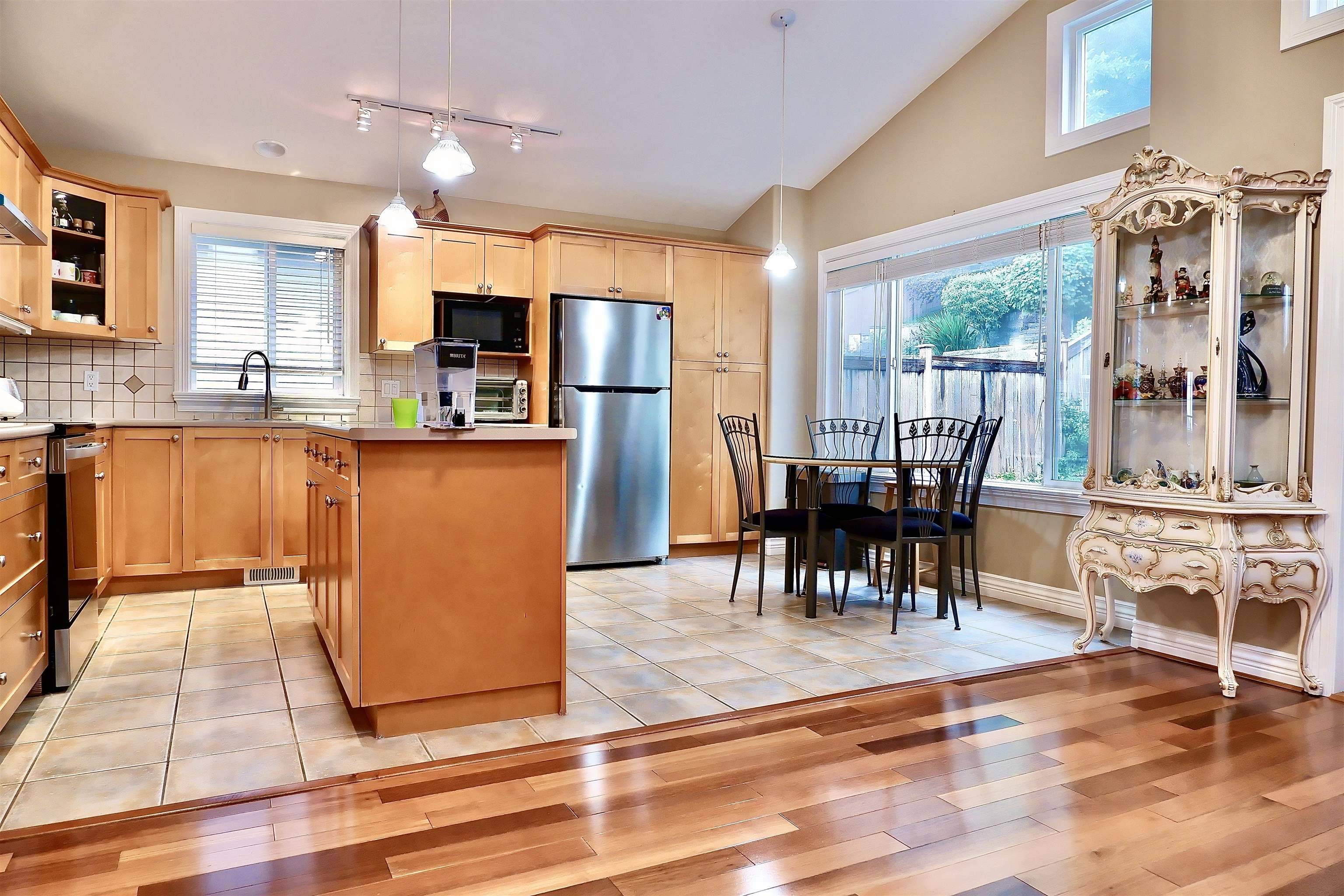 3035 Maplewood CT Coquitlam, BC V3E 3P3
