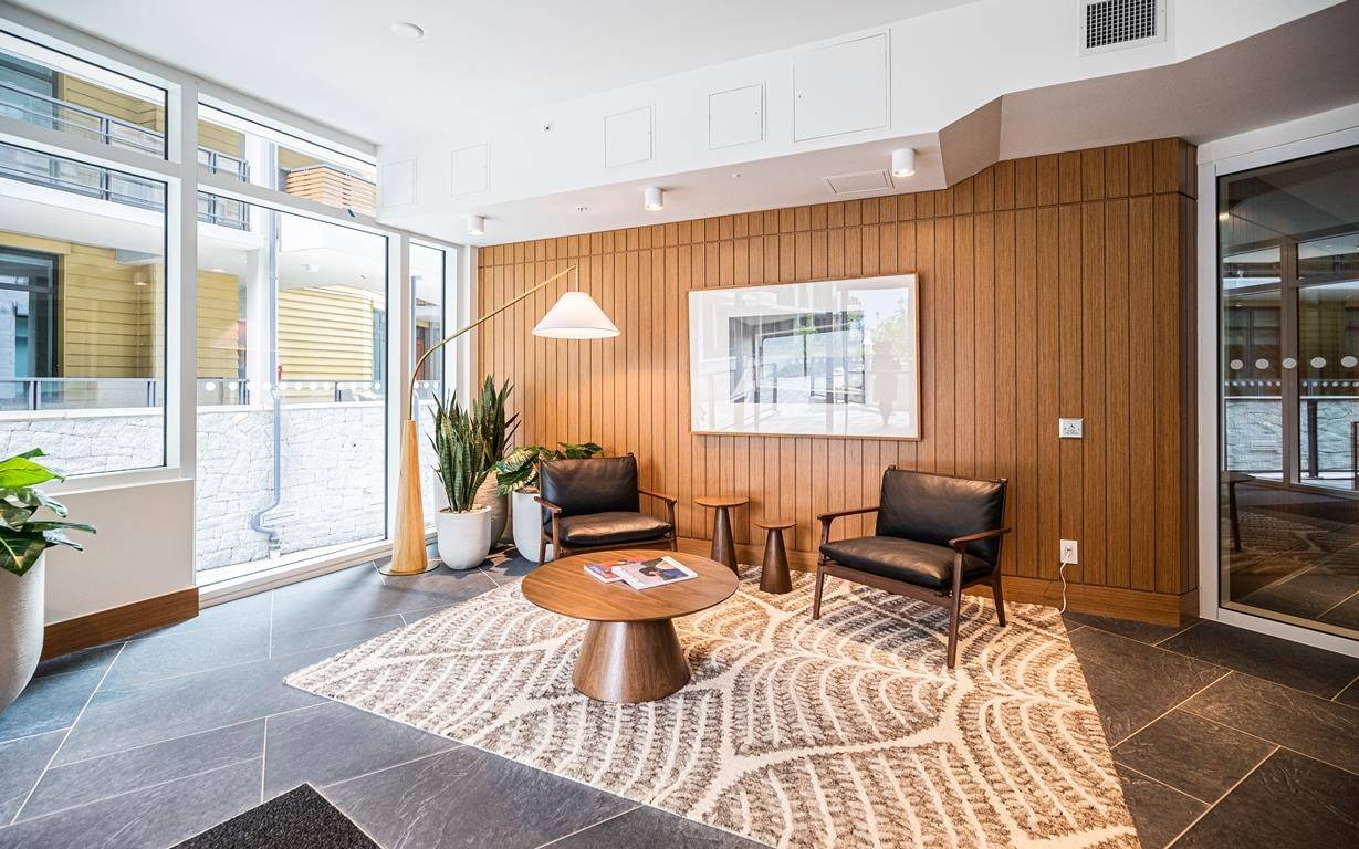 6699 Nelson AVE #402 West Vancouver, BC V7W 2B2
