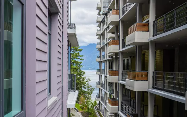 West Vancouver, BC V7W 2B2,6699 Nelson AVE #402