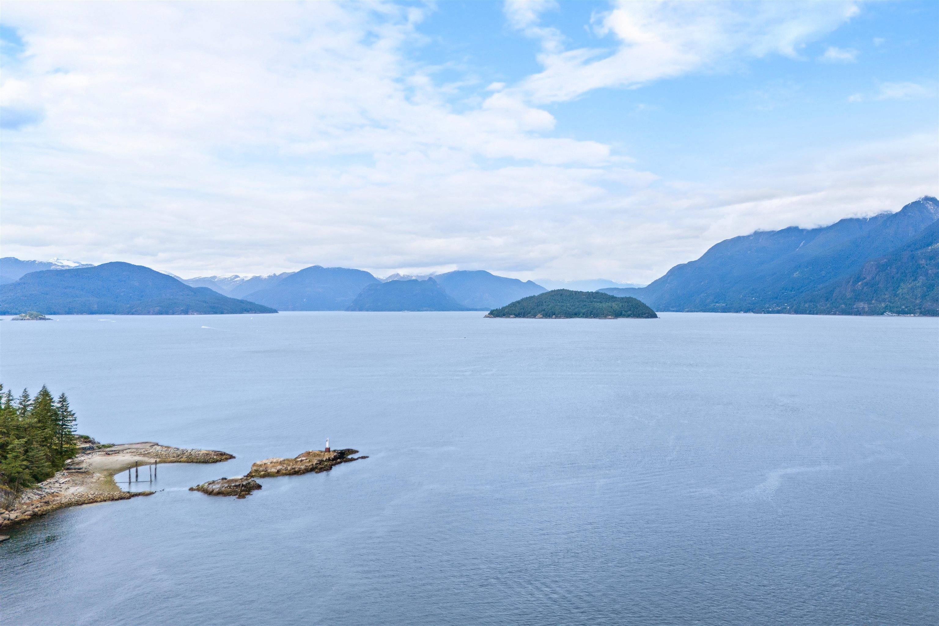 6699 Nelson AVE #402 West Vancouver, BC V7W 2B2