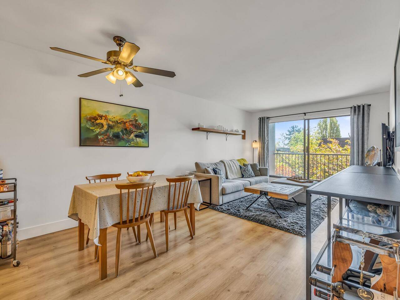 North Vancouver, BC V7M 1H8,251 W 4th ST #206