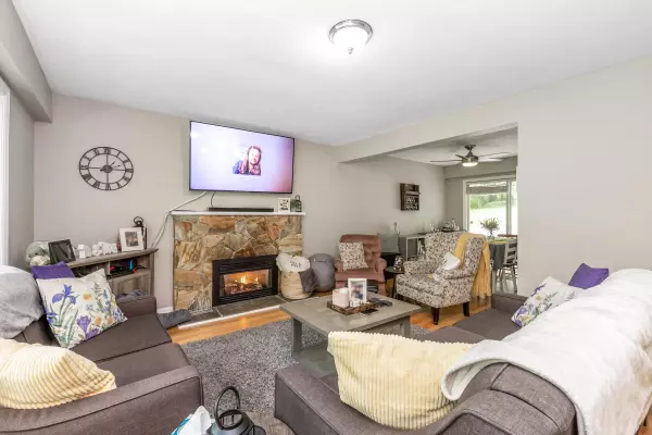 Maple Ridge, BC V2W 1N6,12313 Mcnutt RD
