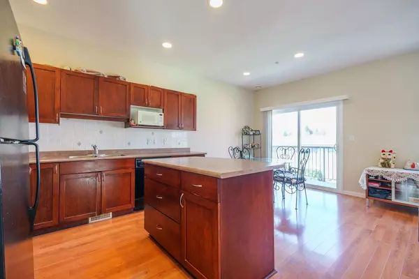 Port Coquitlam, BC V3B 8G5,3127 Skeena ST #19