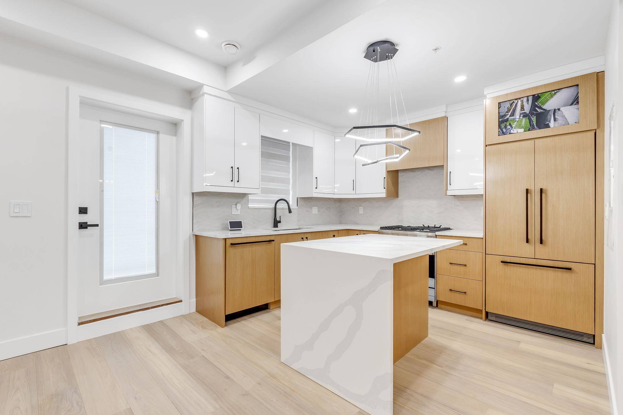 Vancouver, BC V5M 1L9,3440 E 4th AVE