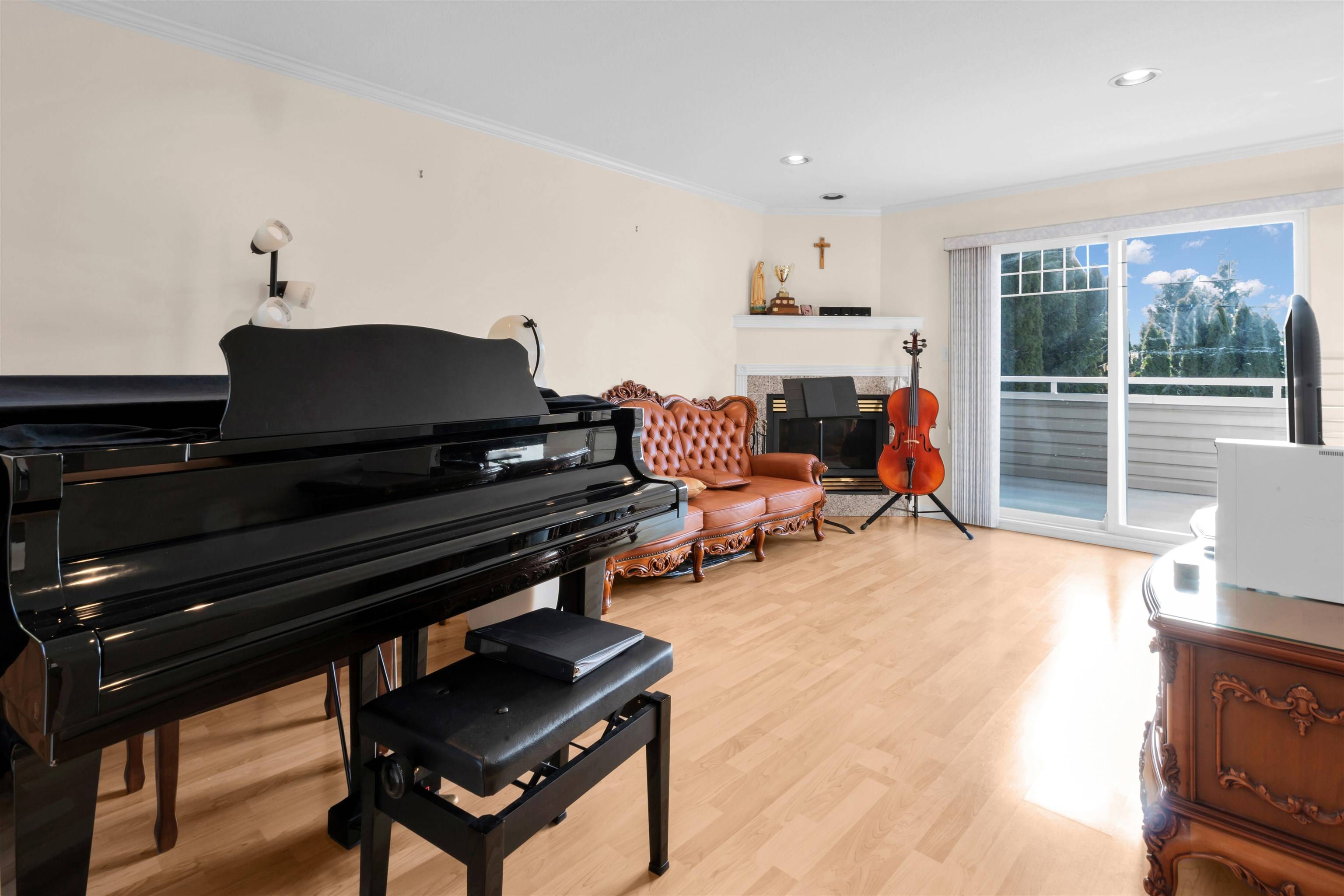 Coquitlam, BC V3K 3H2,1067 Dansey AVE