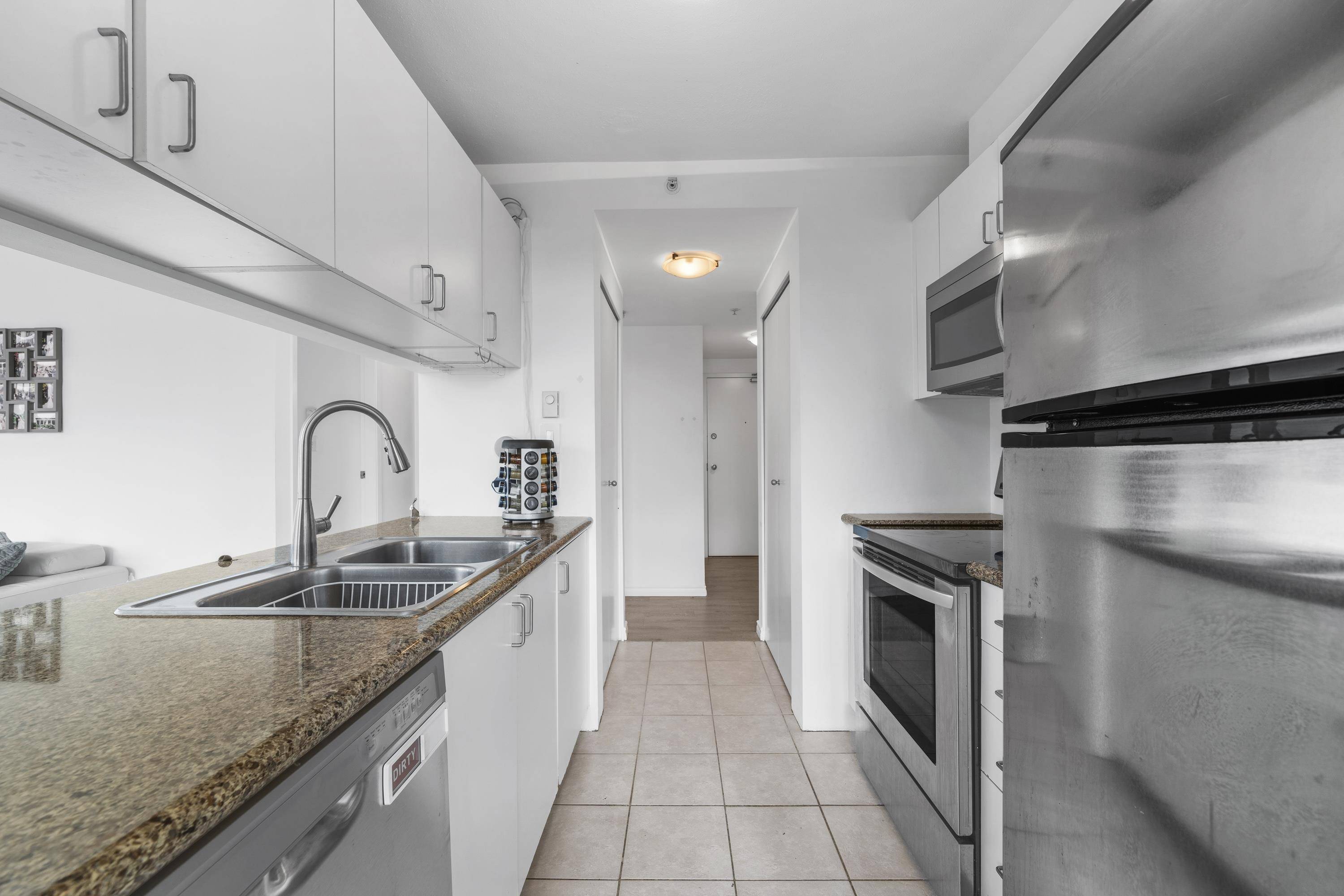 438 Seymour ST #1709 Vancouver, BC V6B 6H4