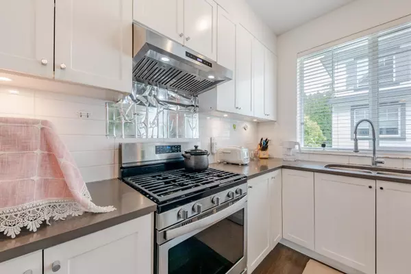 Surrey, BC V4A 0C3,16337 15 AVE #28