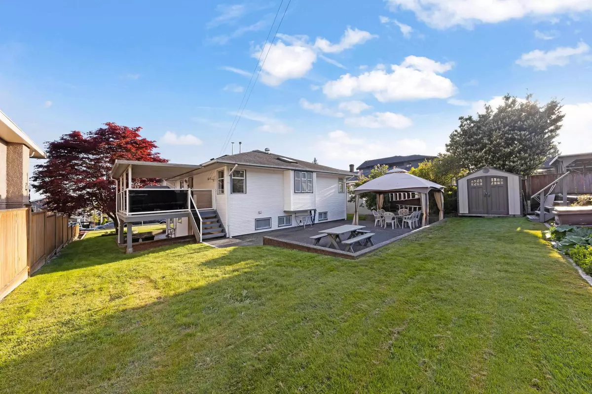 Coquitlam, BC V3K 2N5,957 Stewart AVE