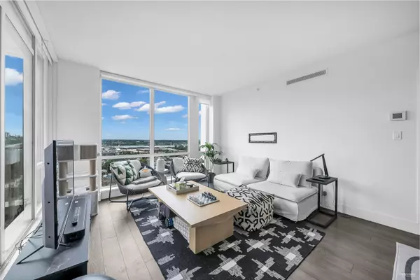 1550 Fern ST #2104 North Vancouver, BC V7J 0A9