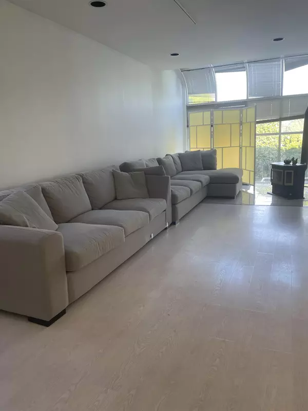 Vancouver, BC V6P 1G5,757 W 52nd AVE