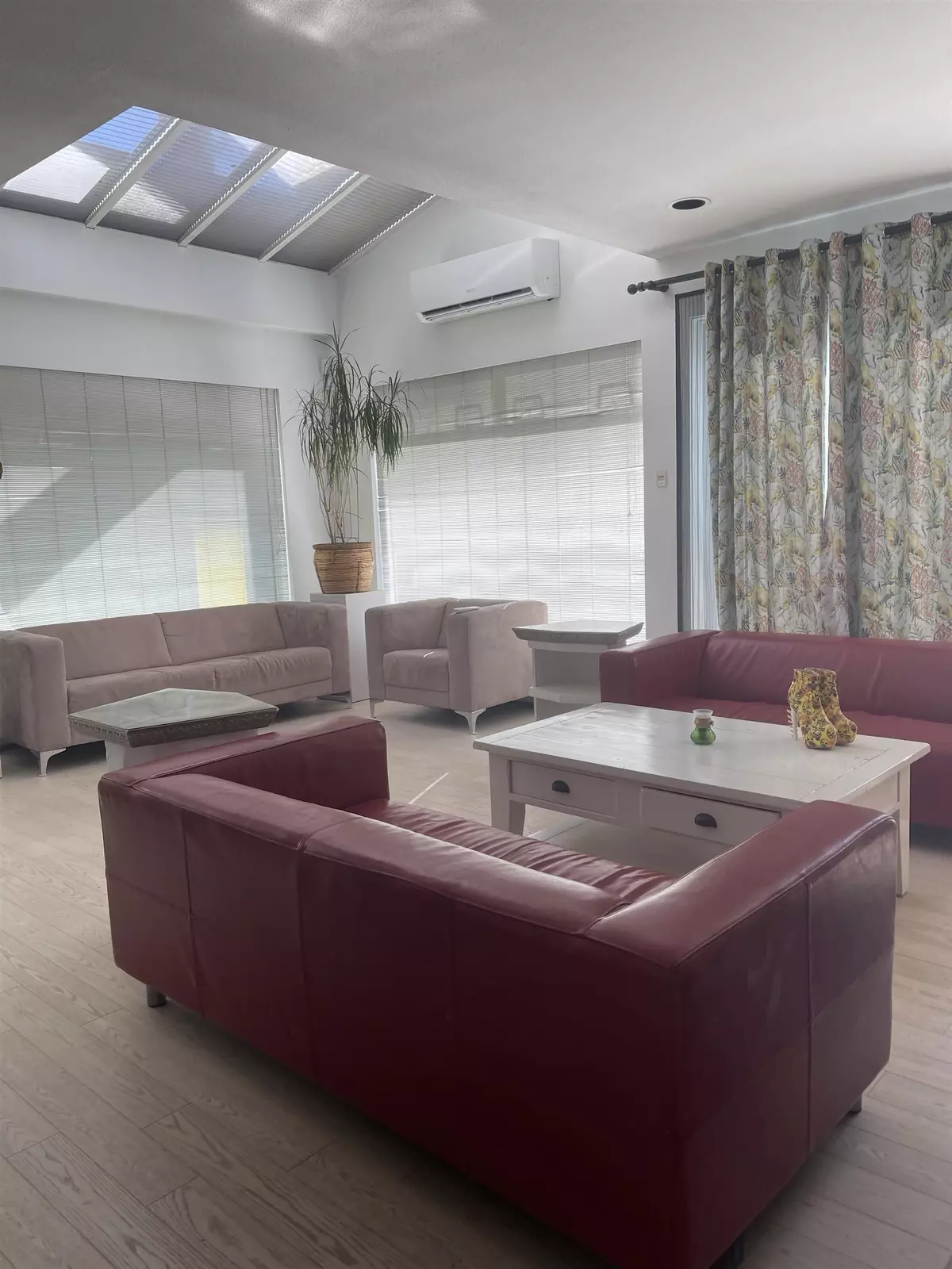 Vancouver, BC V6P 1G5,757 W 52nd AVE