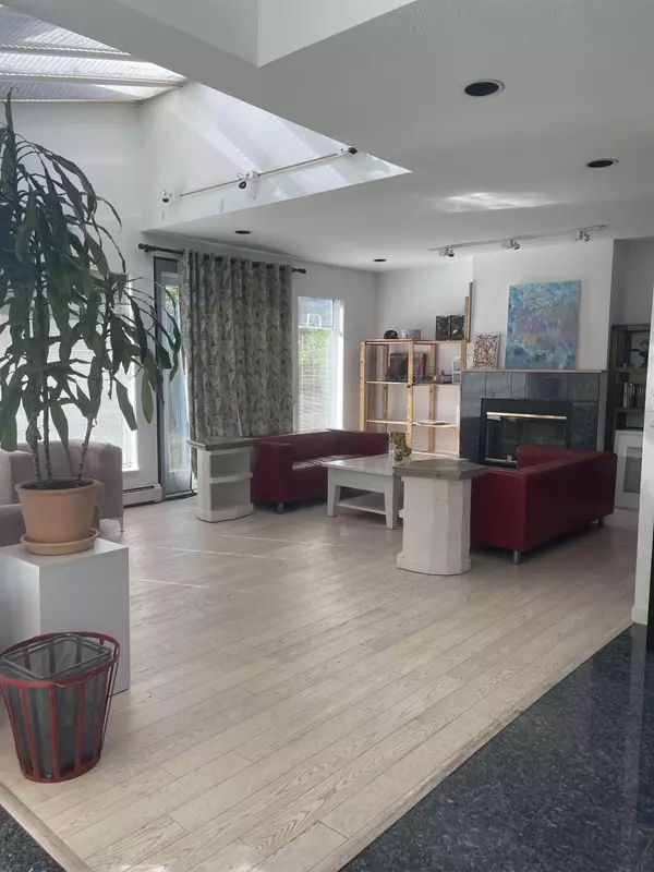 Vancouver, BC V6P 1G5,757 W 52nd AVE