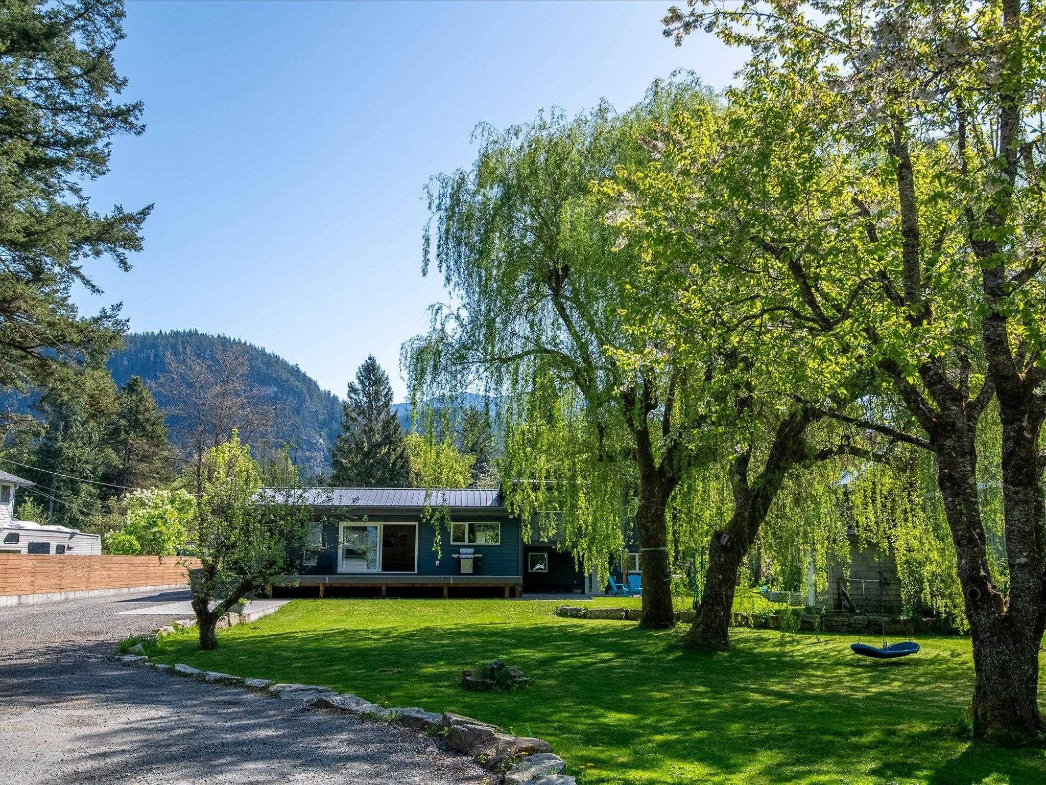 Squamish, BC V0N 3G0,41549 Cottonwood RD