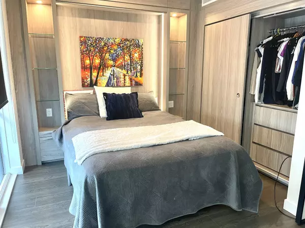Vancouver, BC V6Z 0E8,87 Nelson ST #1083