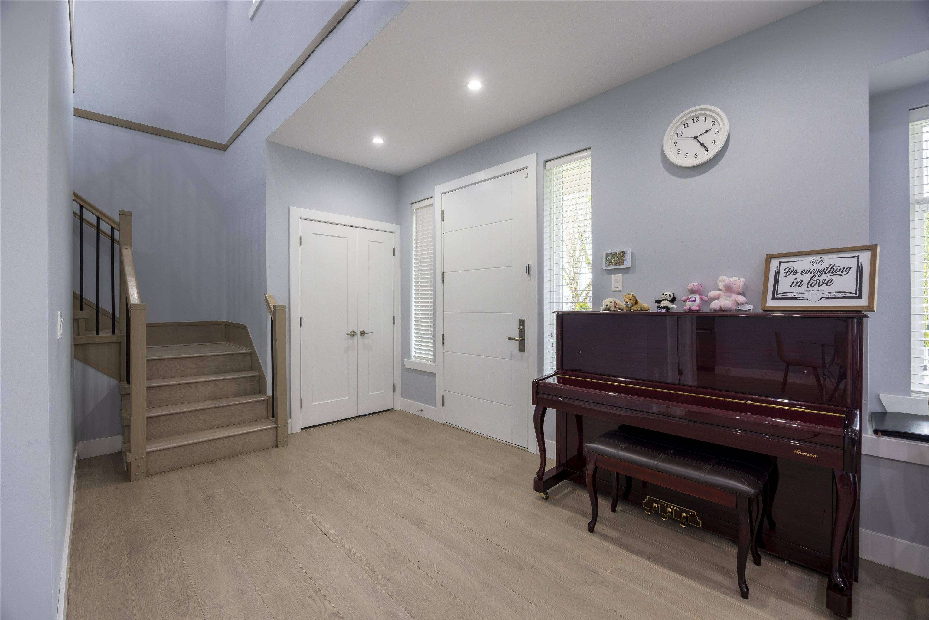 Burnaby, BC V3N 0H3,7588 13th ST