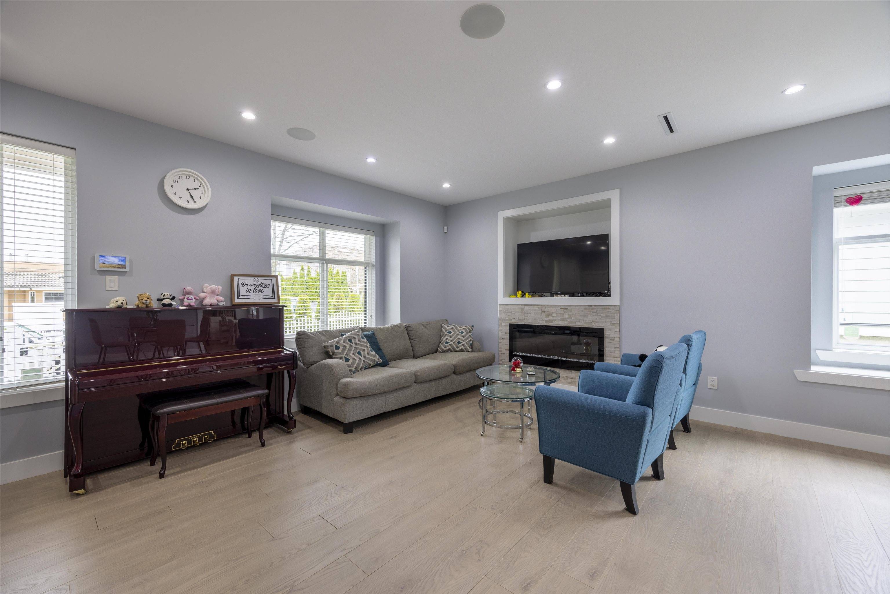 Burnaby, BC V3N 0H3,7588 13th ST