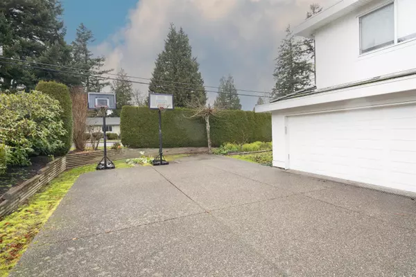 White Rock, BC V4B 4P8,1388 Lee ST