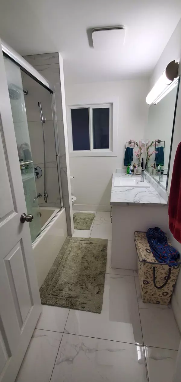 Langley, BC V3A 3W5,19750 54a AVE