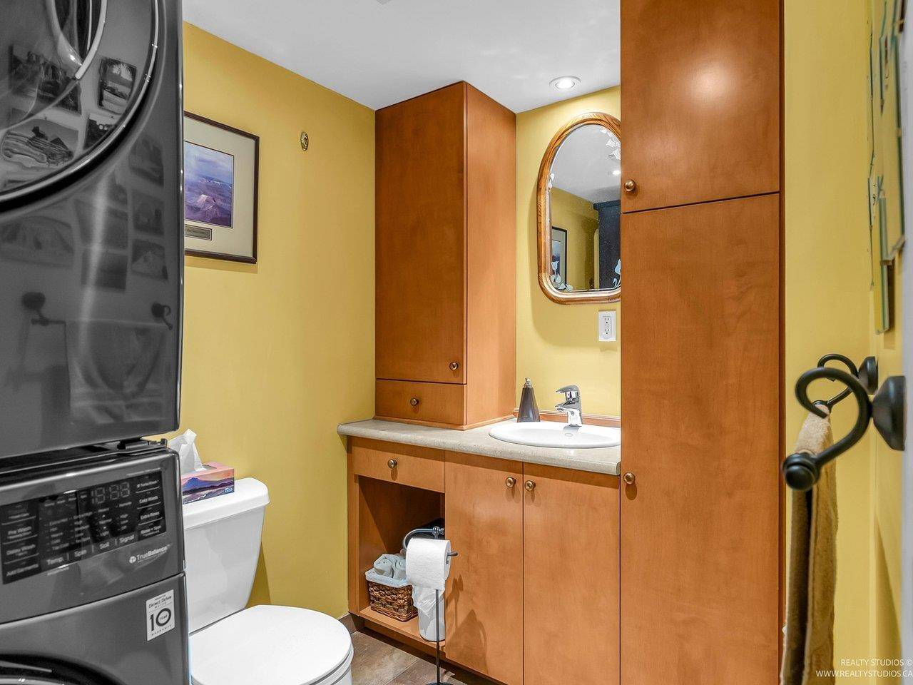 2217 Oak ST Vancouver, BC V6H 3W6