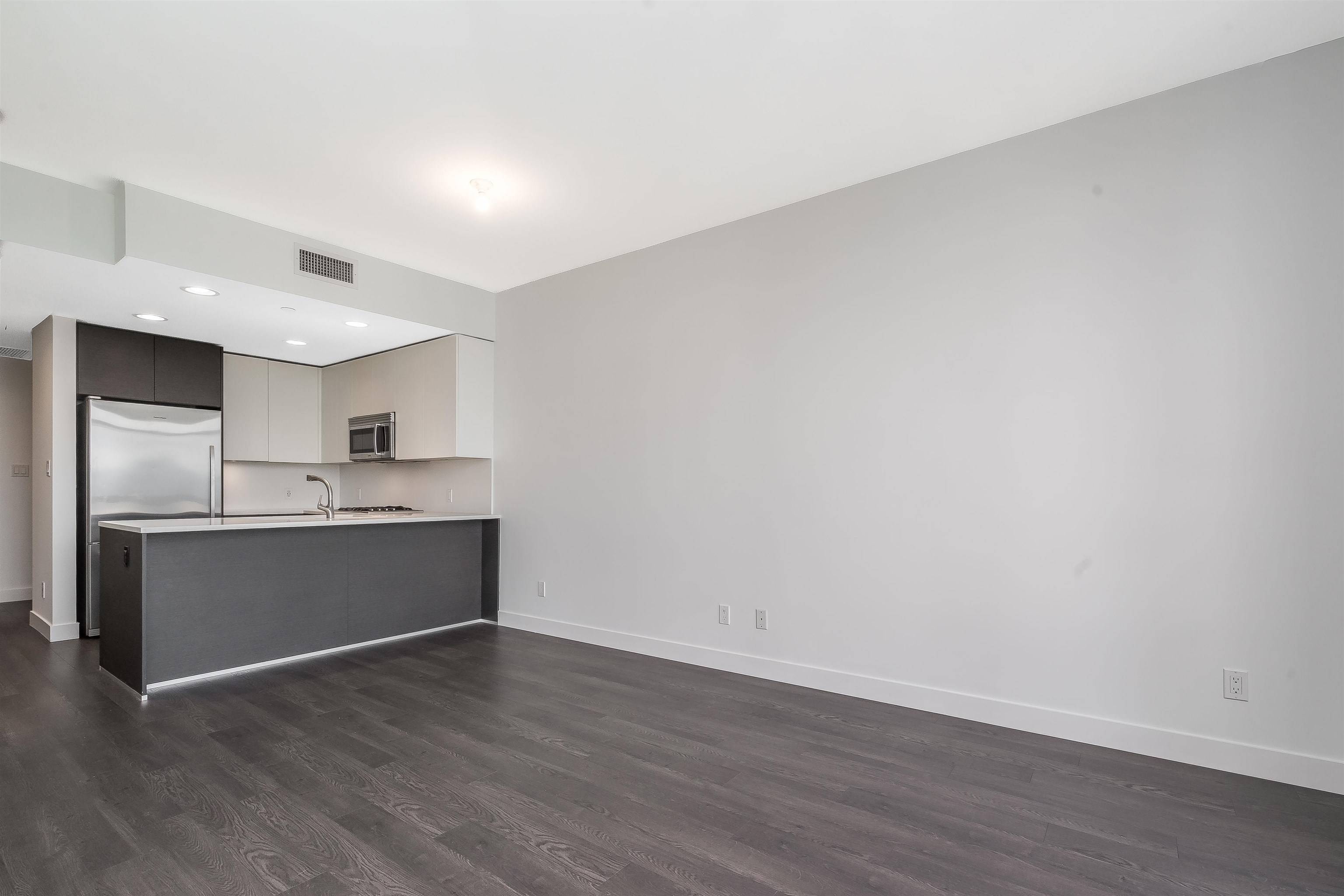 2008 Rosser AVE #2803 Burnaby, BC V5C 0H8