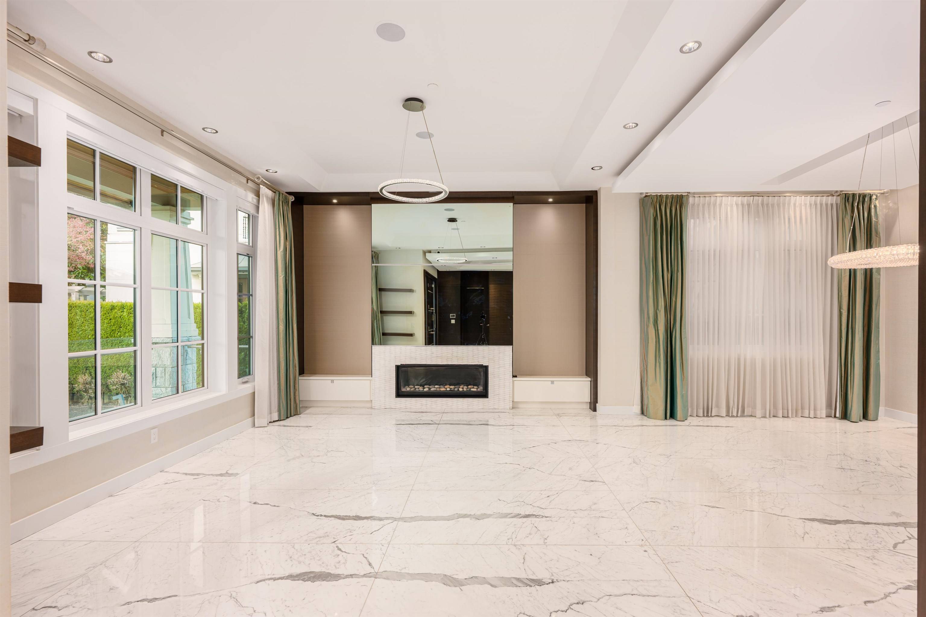 Vancouver, BC V6J 2Y5,1542 W 28th AVE