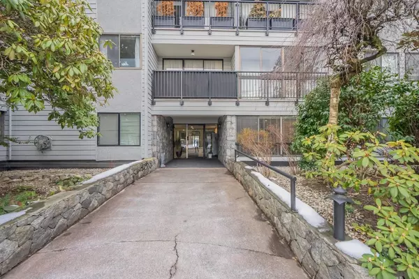 Vancouver, BC V6R 1P4,3787 W 4th AVE #111